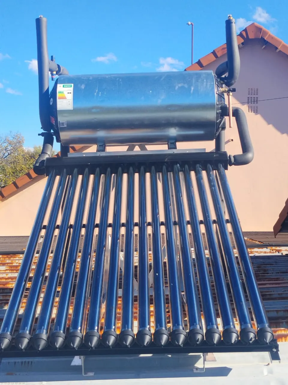 Solar geyser with a full bank of evacuated tubes on a roof